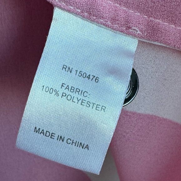 CROSBY by Mollie Burch | Pink Abstract Short Sleeve Blouse | Button Back Top | L - Picture 4 of 5